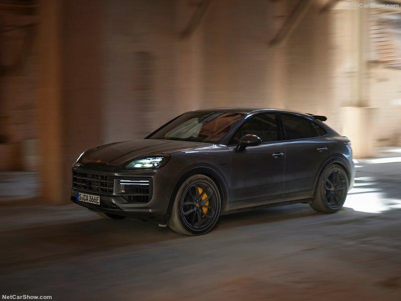 Porsche-Cayenne_Turbo_E-Hybrid_Coupe_with_GT_Package-2024-800-04.jpg