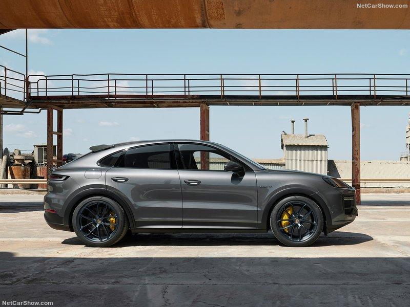 Porsche-Cayenne_Turbo_E-Hybrid_Coupe_with_GT_Package-2024-800-06.jpg