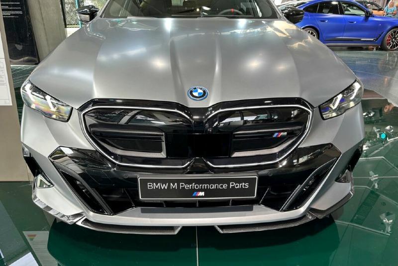 BMW-i5-M60-G60-Tuning-M-Performance-Parts-Frozen-Pure-Grey-11-1024x684.jpg