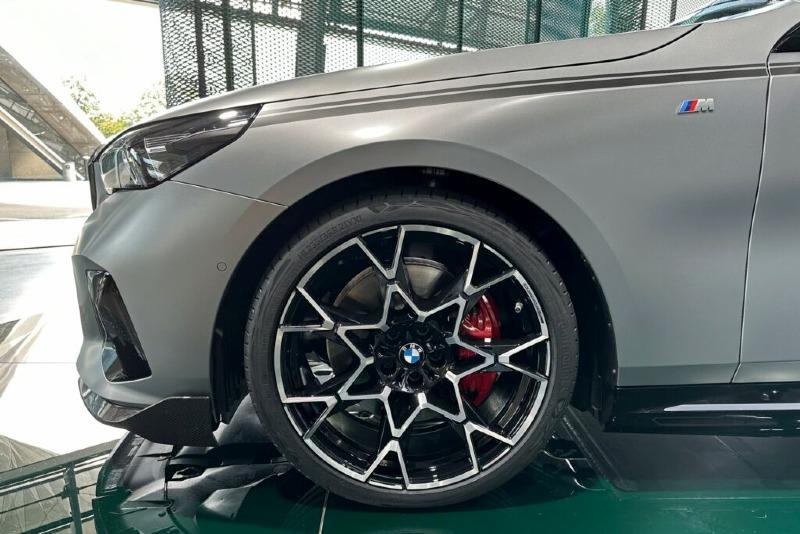 BMW-i5-M60-G60-Tuning-M-Performance-Parts-Frozen-Pure-Grey-18-1024x683.jpg