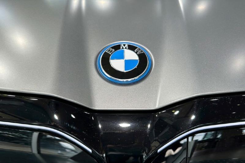 BMW-i5-M60-G60-Tuning-M-Performance-Parts-Frozen-Pure-Grey-27-1024x682.jpg