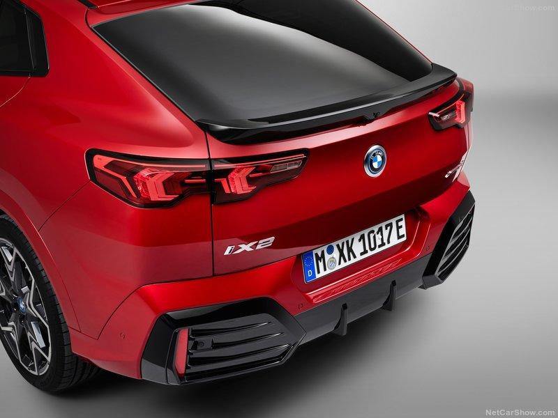 BMW-iX2-2024-800-3d.jpg
