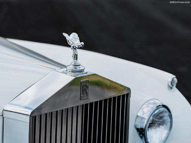 Rolls-Royce-Silver_Cloud_II_Paramount_by_Ringbrothers-1961-1024-78.jpg