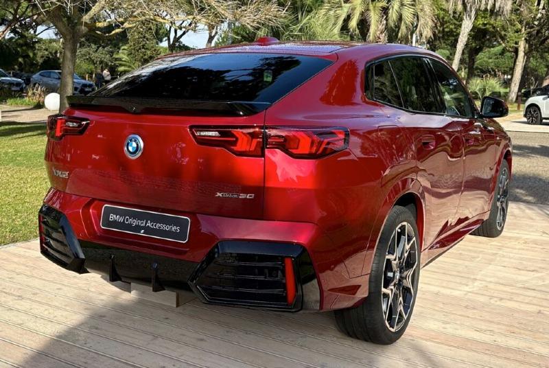 BMW-iX2-U10-Fire-Red-M-Sport-Elektro-X2-07-1024x685.jpg