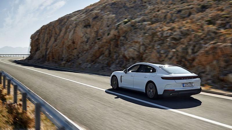 porsche-doubles-down-on-panamera-plug-in-hybrids-two-more-versions-now-on-the-table_6.jpg
