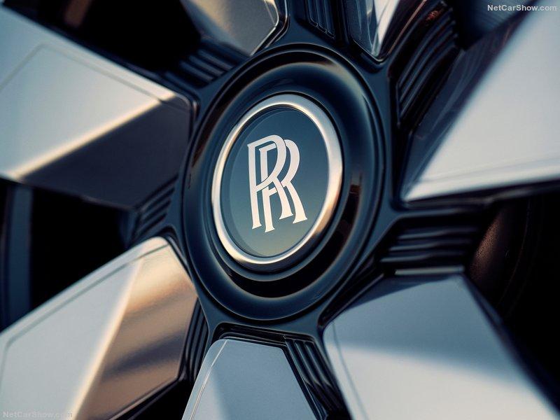 Rolls-Royce-Droptail_Arcadia-2024-800-15.jpg