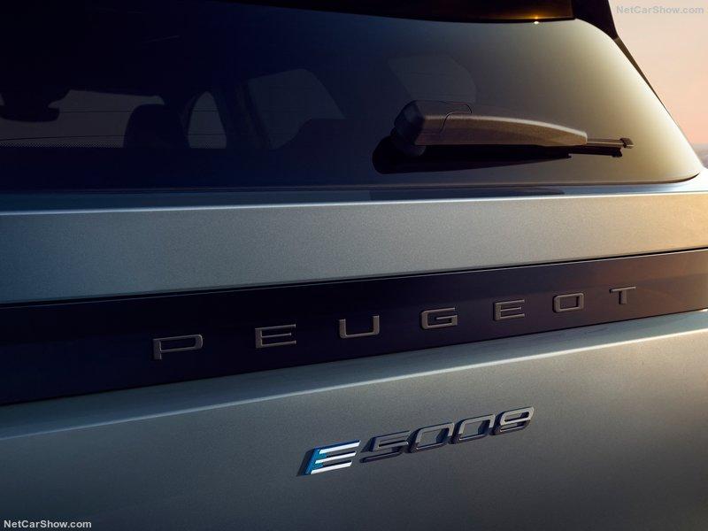 Peugeot-E-5008-2025-800-29.jpg