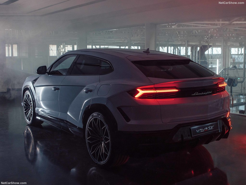 Lamborghini-Urus_SE-2025-1024-09.jpg