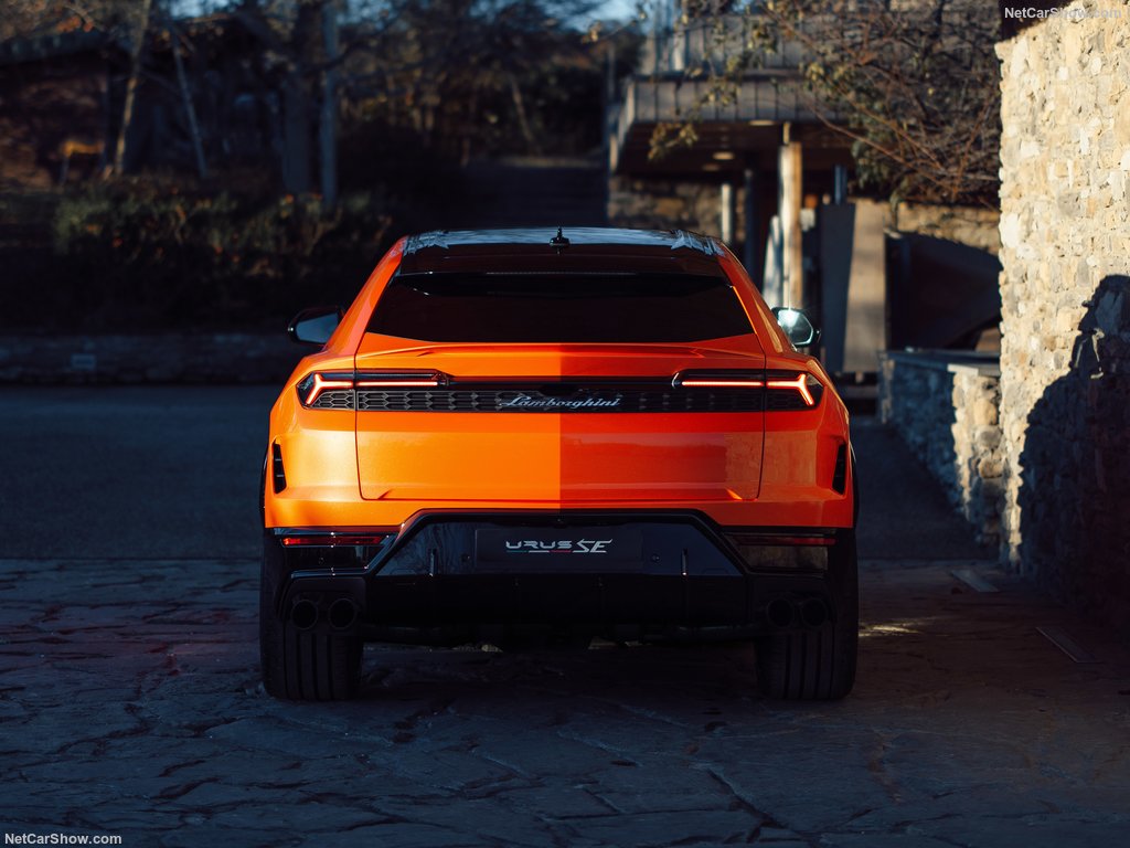 Lamborghini-Urus_SE-2025-1024-16.jpg
