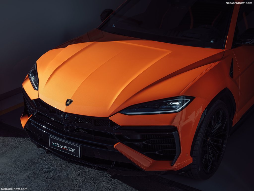 Lamborghini-Urus_SE-2025-1024-38.jpg