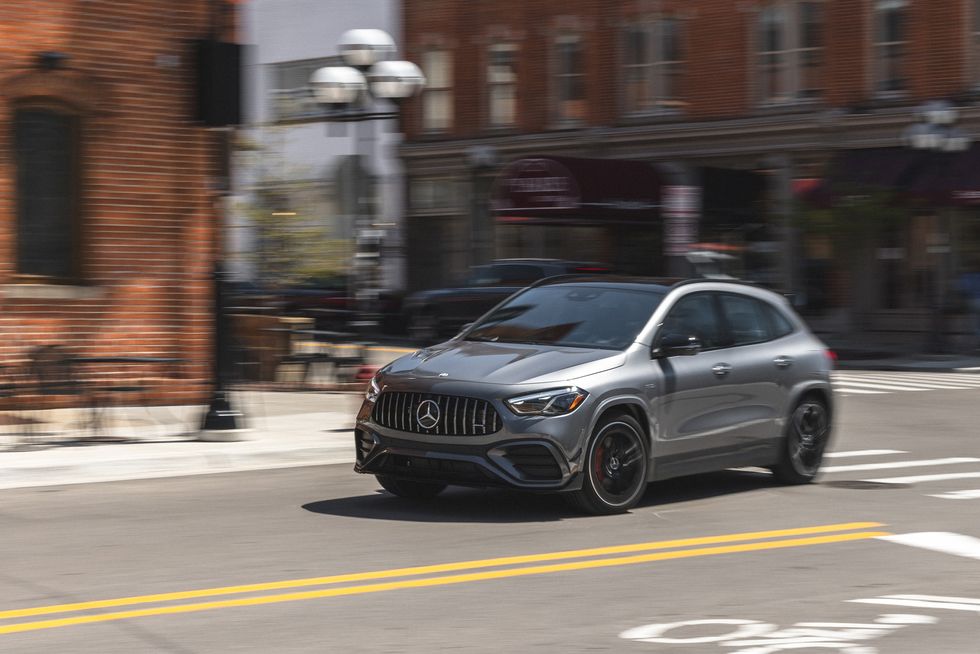 2024-mercedes-amg-gla35-113-1.jpg