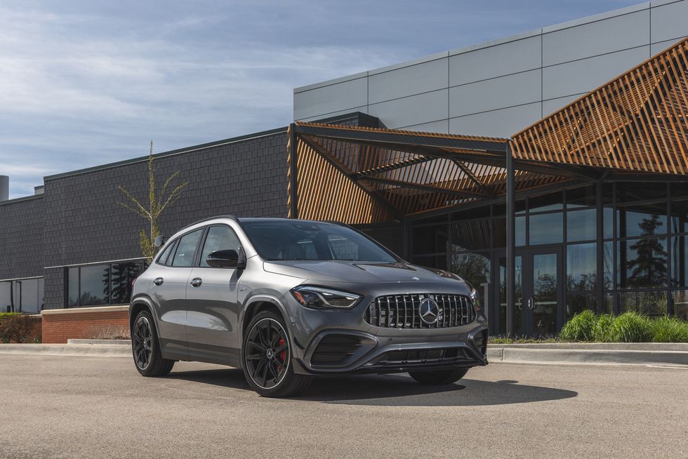 2024-mercedes-amg-gla35-102-9.jpg