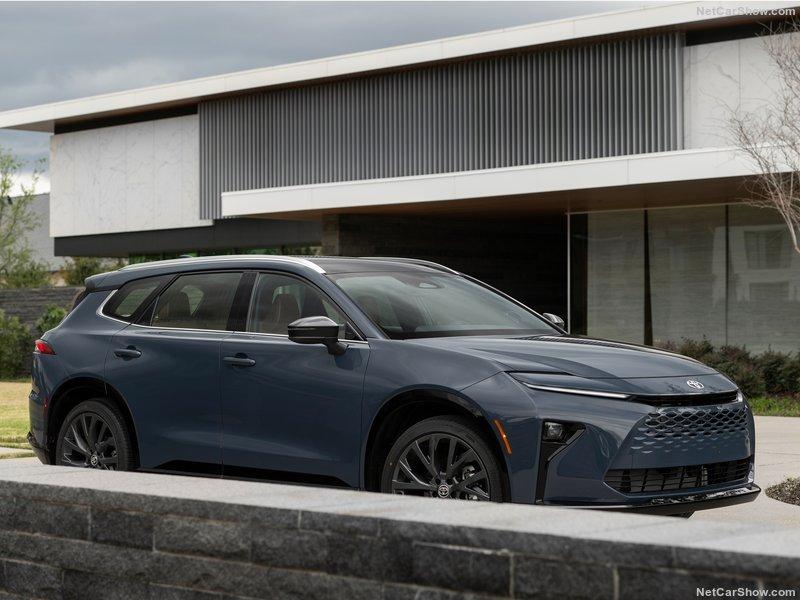 Toyota-Crown_Signia-2025-800-02.jpg