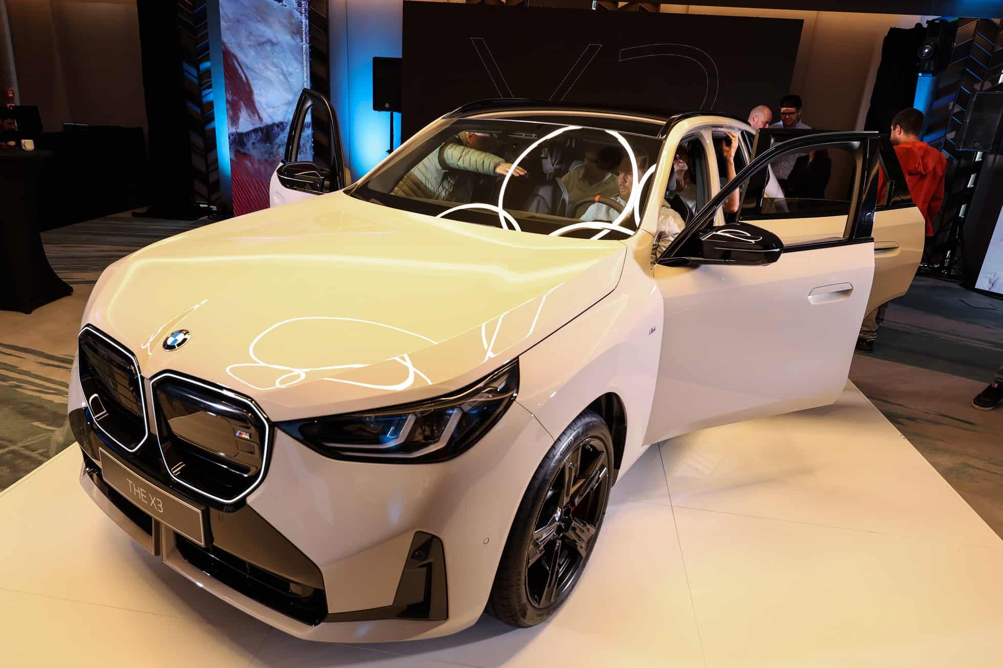 2025-BMW-X3-M50-Alpine-White-33.jpg