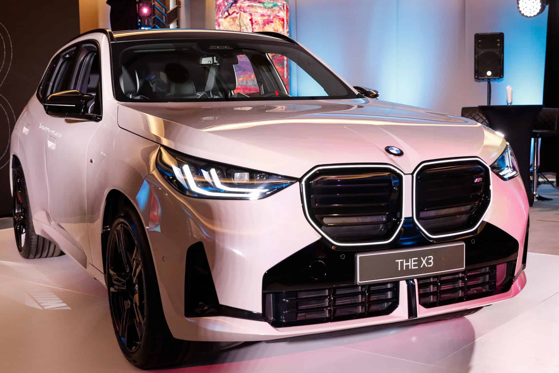 2025-BMW-X3-M50-Alpine-White-64.jpg