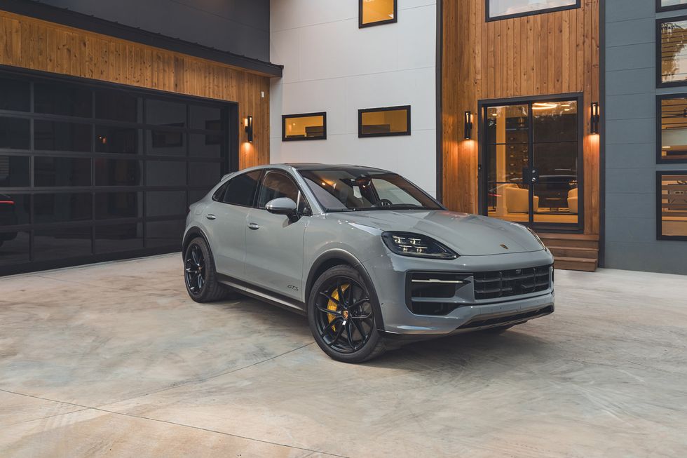 2025-porsche-cayenne-gts-175-29.jpg