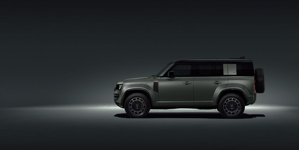 2025-land-rover-defender-octa-18.jpg