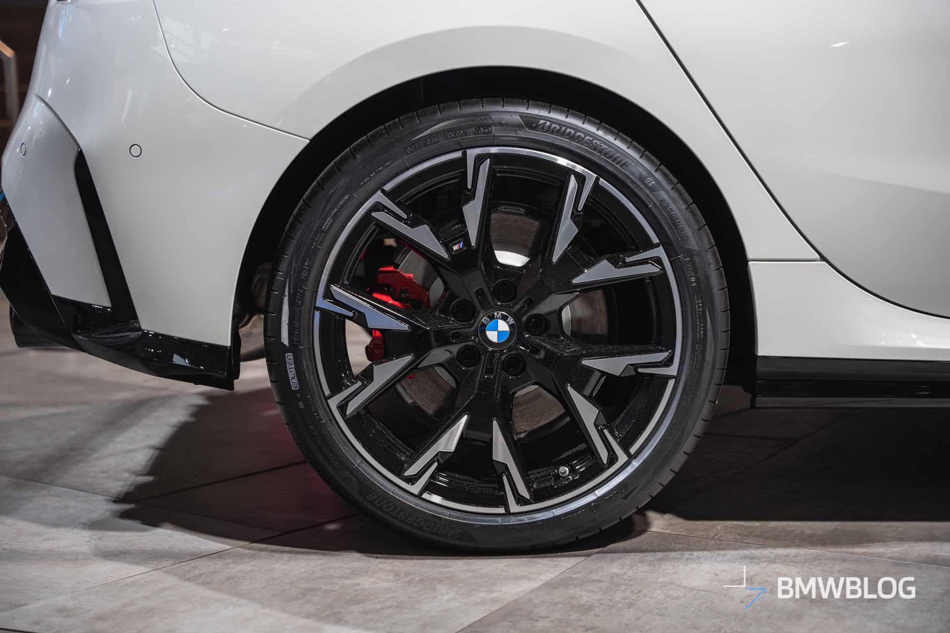 2024-bmw-m135-alpine-white-welt-16.jpg