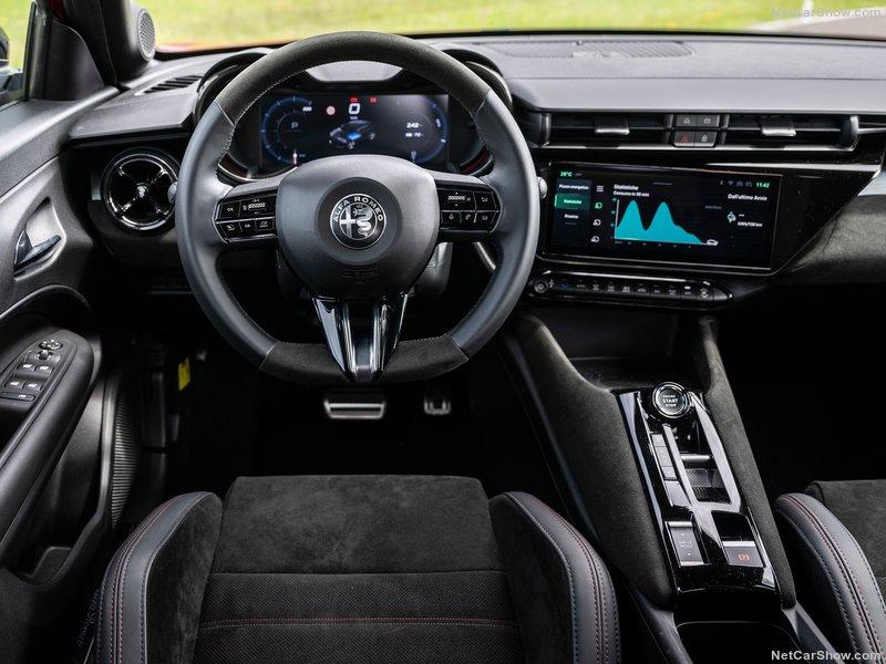 Alfa_Romeo-Junior-2025-800-5c.jpg