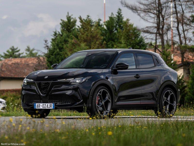 Alfa_Romeo-Junior-2025-800-03.jpg