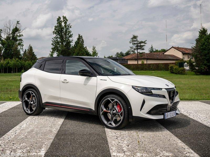 Alfa_Romeo-Junior-2025-800-05.jpg