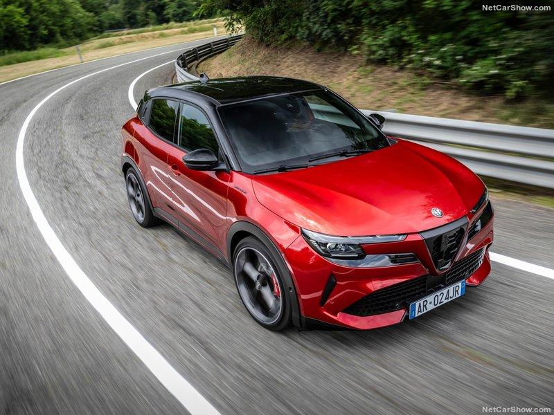 Alfa_Romeo-Junior-2025-800-10.jpg