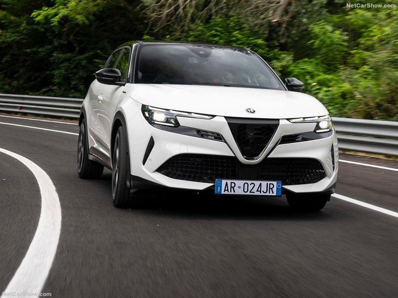Alfa_Romeo-Junior-2025-800-19.jpg