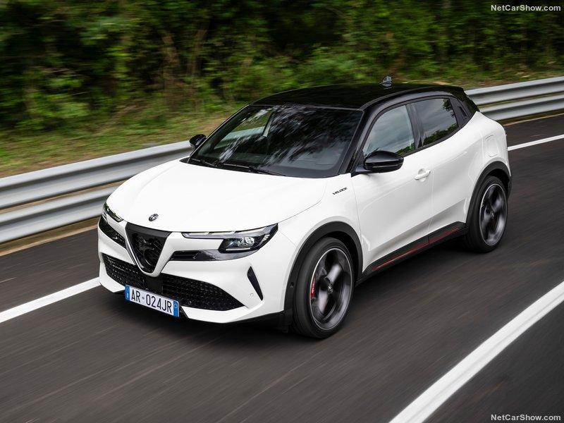 Alfa_Romeo-Junior-2025-800-1a.jpg