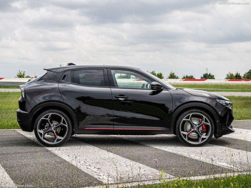 Alfa_Romeo-Junior-2025-800-1d.jpg