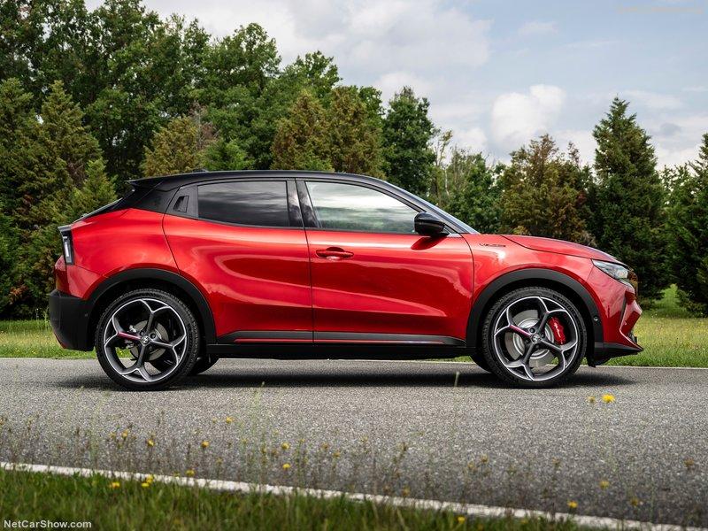 Alfa_Romeo-Junior-2025-800-1f.jpg