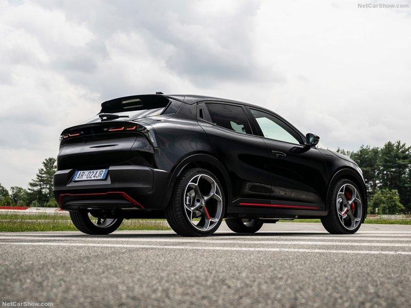 Alfa_Romeo-Junior-2025-800-24.jpg