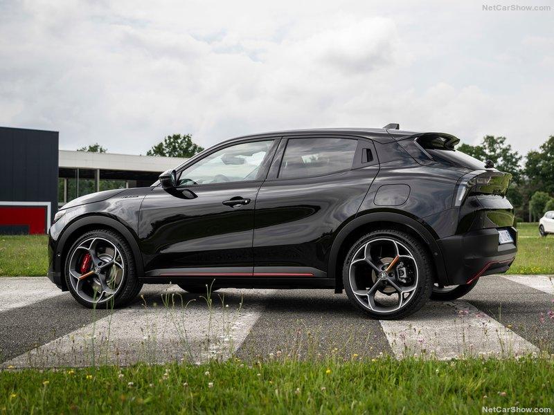 Alfa_Romeo-Junior-2025-800-25.jpg