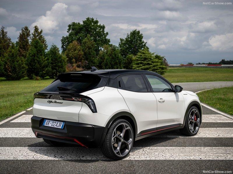 Alfa_Romeo-Junior-2025-800-26.jpg
