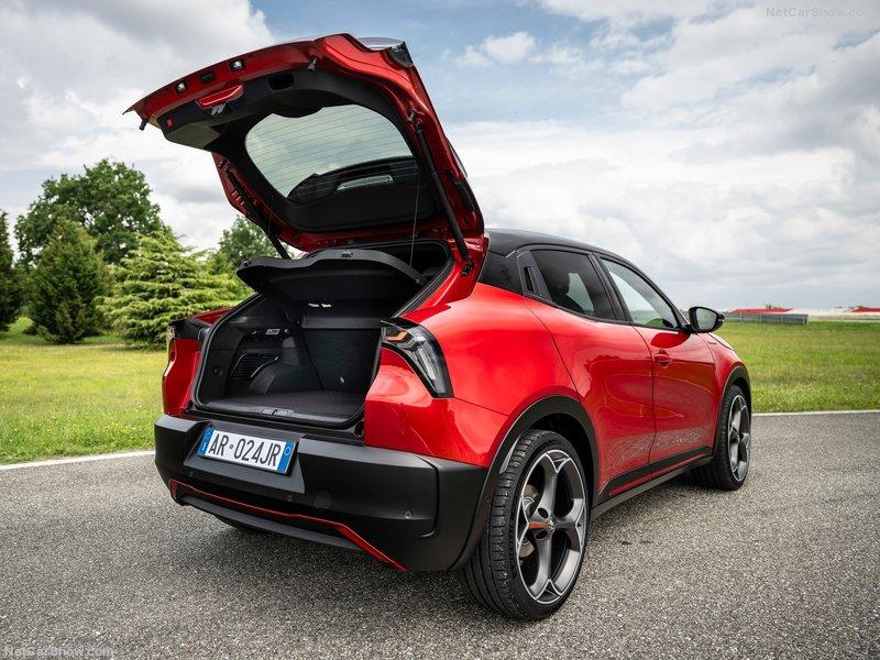 Alfa_Romeo-Junior-2025-800-2a.jpg
