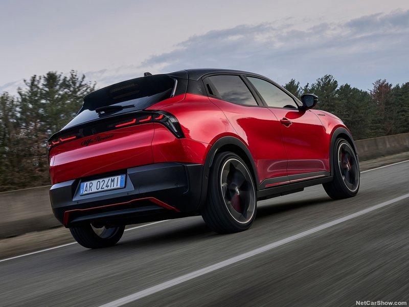 Alfa_Romeo-Junior-2025-800-2b.jpg