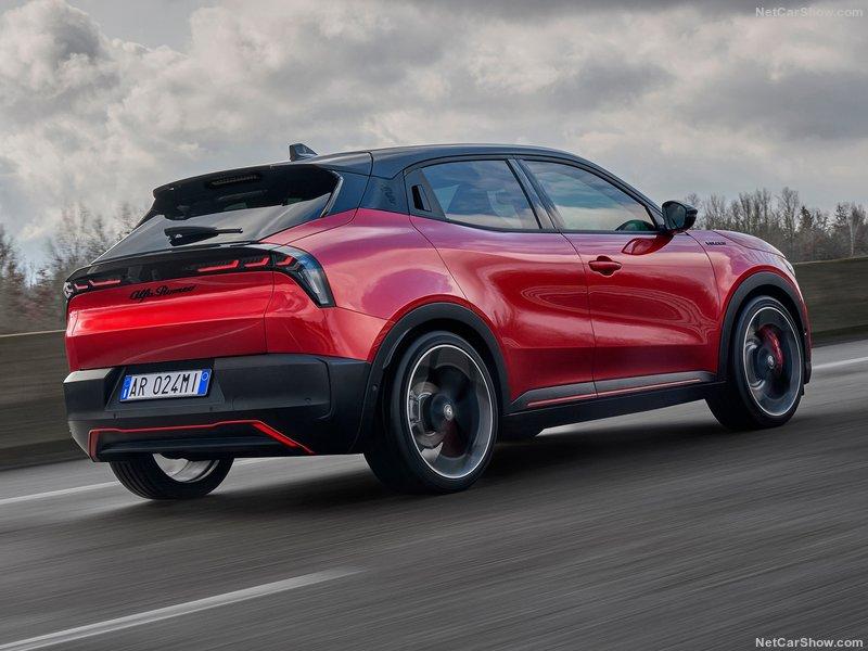 Alfa_Romeo-Junior-2025-800-2c.jpg