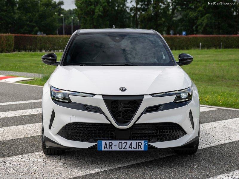 Alfa_Romeo-Junior-2025-800-36.jpg