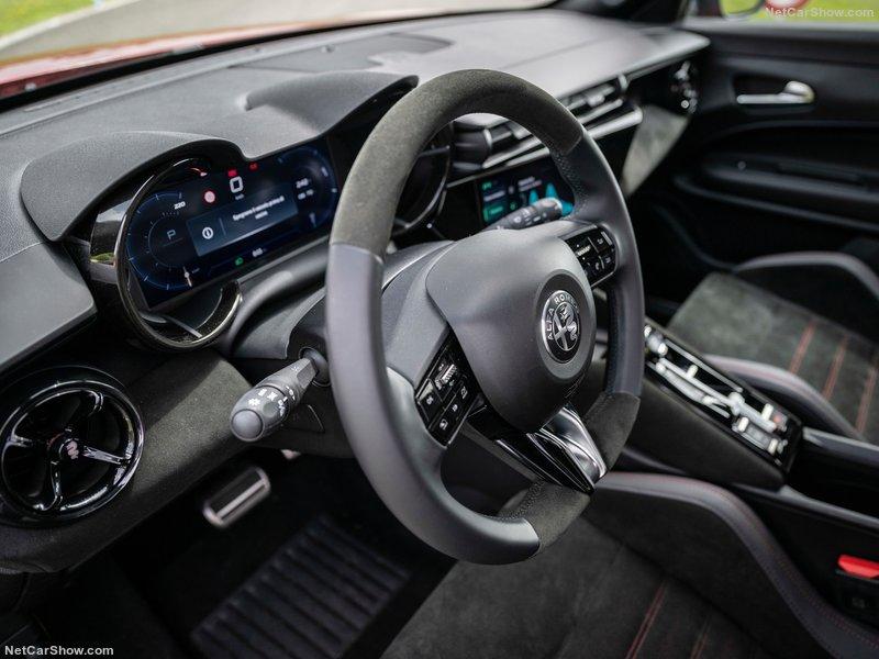 Alfa_Romeo-Junior-2025-800-64.jpg