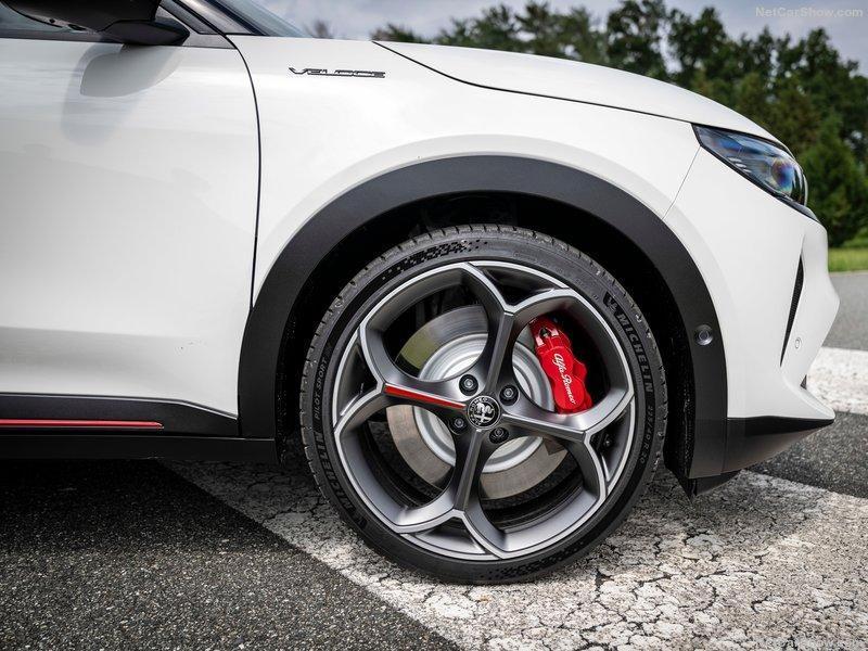 Alfa_Romeo-Junior-2025-800-7e.jpg