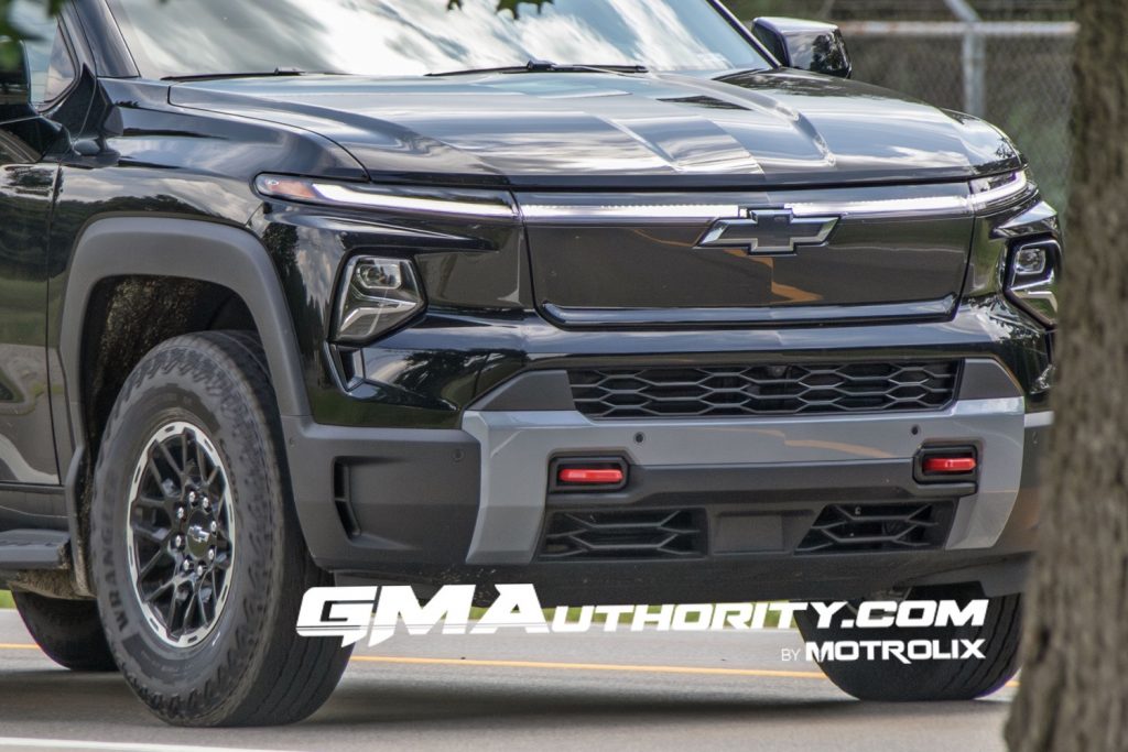 2025-Chevy-Silverado-EV-Trail-Boss-Prototype-Spy-Shots-July-2024-Exterior-003-front-front-fascia-1024x683.jpg