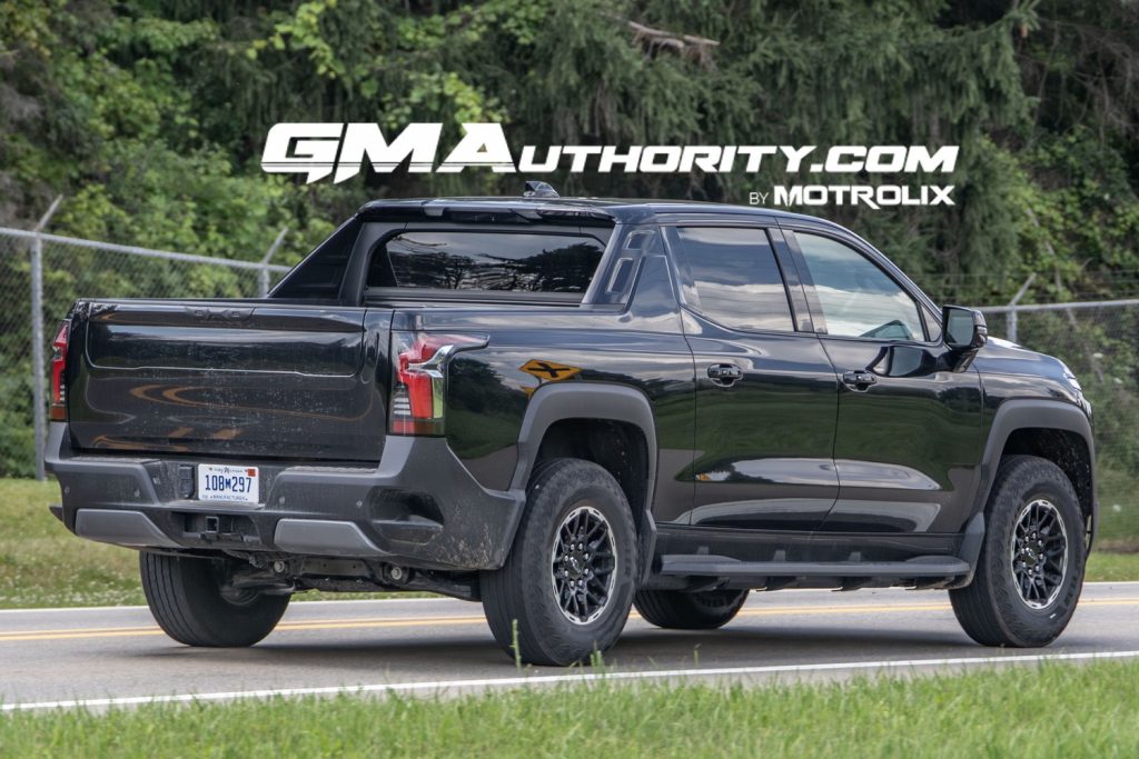 2025-Chevy-Silverado-EV-Trail-Boss-Prototype-Spy-Shots-July-2024-Exterior-013-side-rear-three-quarters-1024x683.jpg