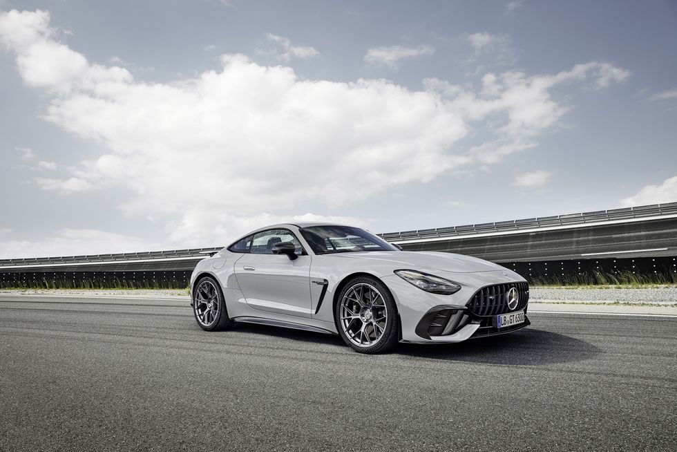 2025-mercedes-amg-gt63-pro-4matic-114-1.jpg