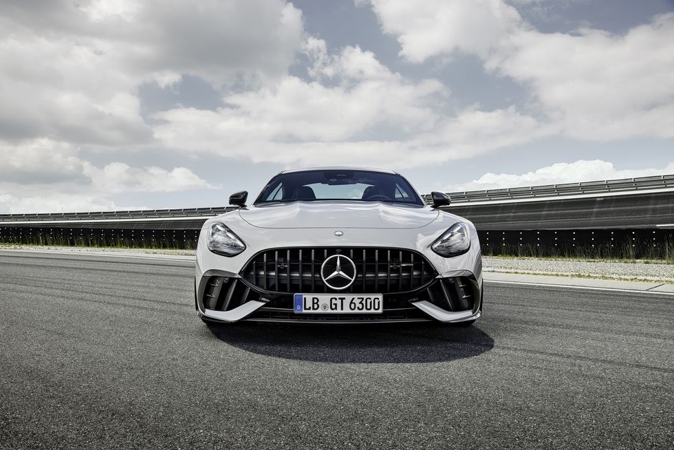 2025-mercedes-amg-gt63-pro-4matic-113-2.jpg