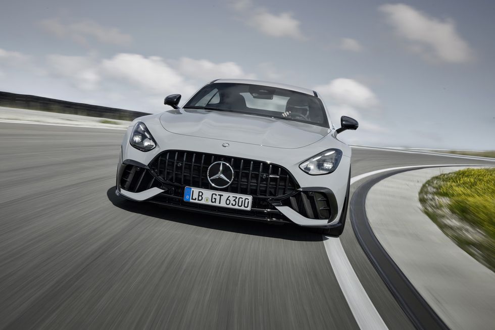 2025-mercedes-amg-gt63-pro-4matic-103-8.jpg