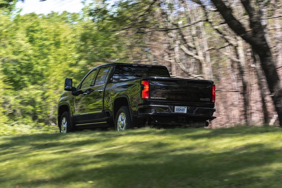 2024-chevrolet-silverado-2500hd-high-country-4wd-135-2.jpg