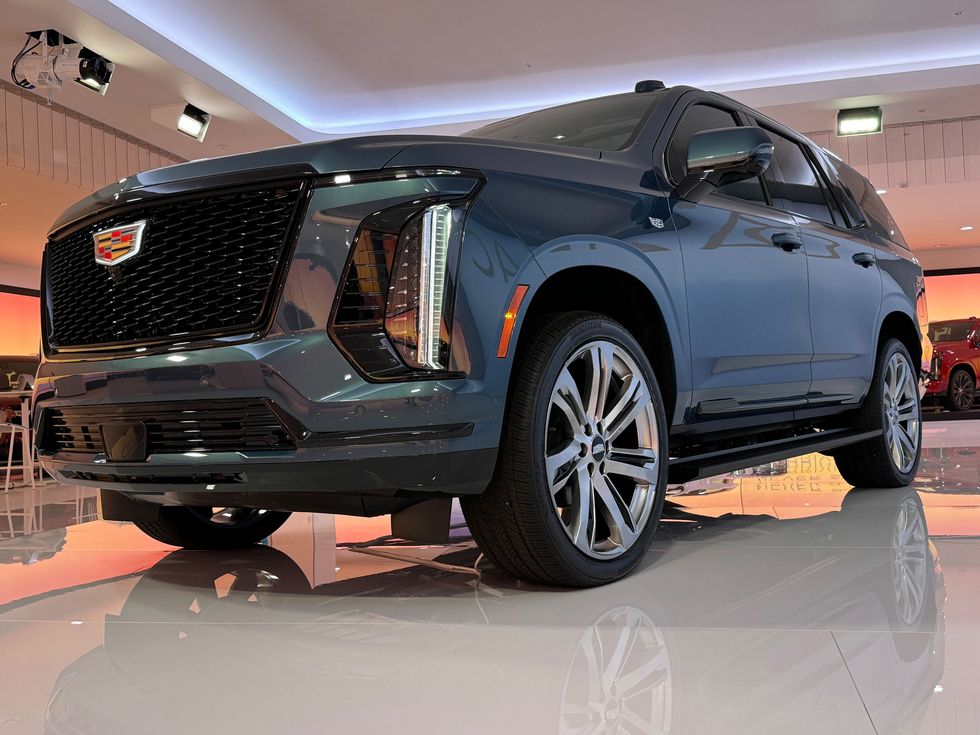 2025-cadillac-escalade-103-2.jpg