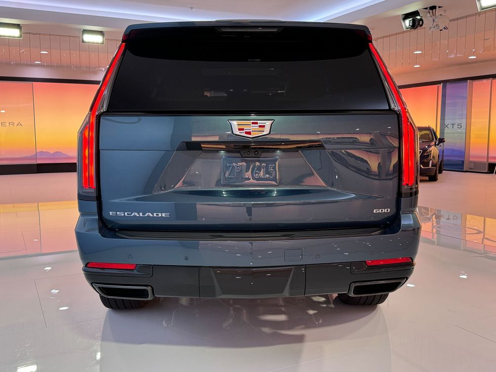 2025-cadillac-escalade-105-4.jpg