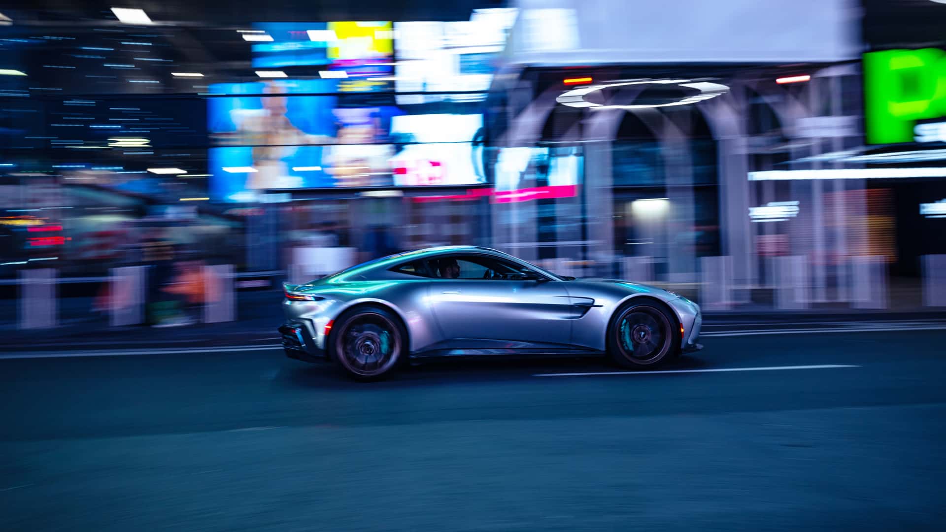 2025-aston-martin-vantage-review-1.jpg