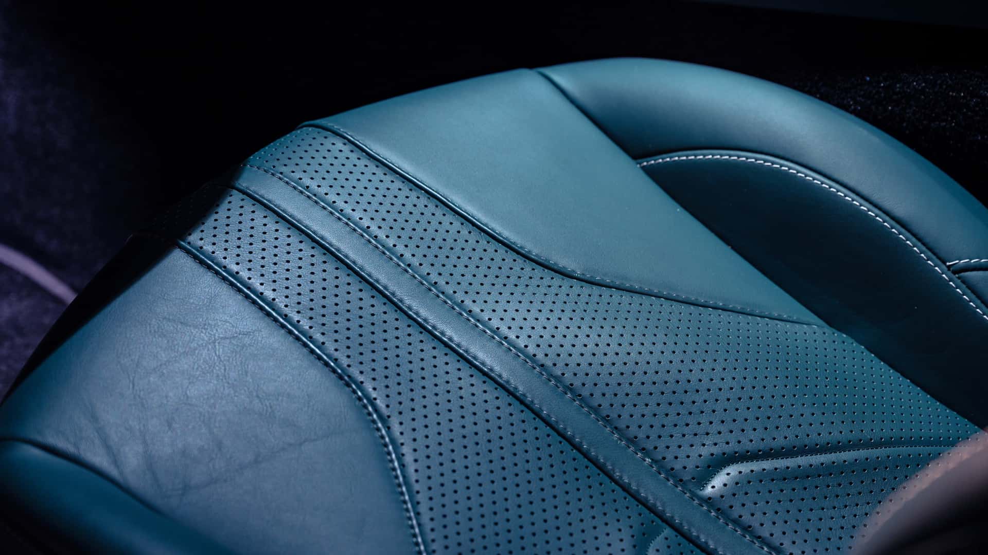 2025-aston-martin-vantage-review-16.jpg