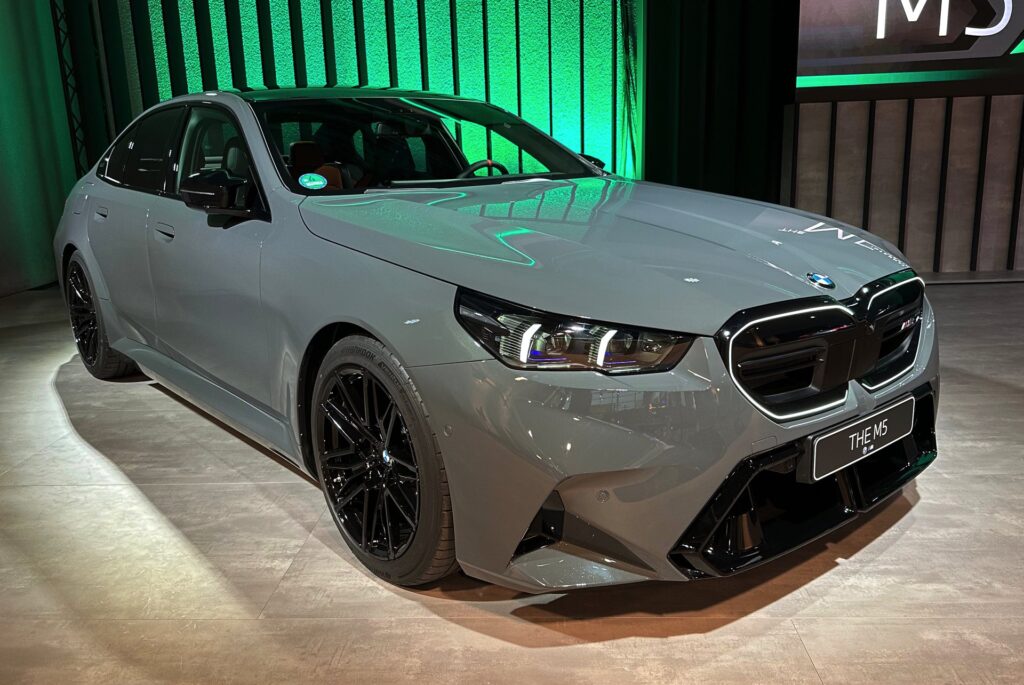 BMW-M5-G90-Grigio-Telesto-Individual-Live-01-1024x685.jpg